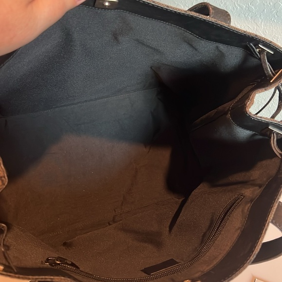 Gucci Logo Large Monochrome Canvas Adjustable Tote - Picture 6 of 10